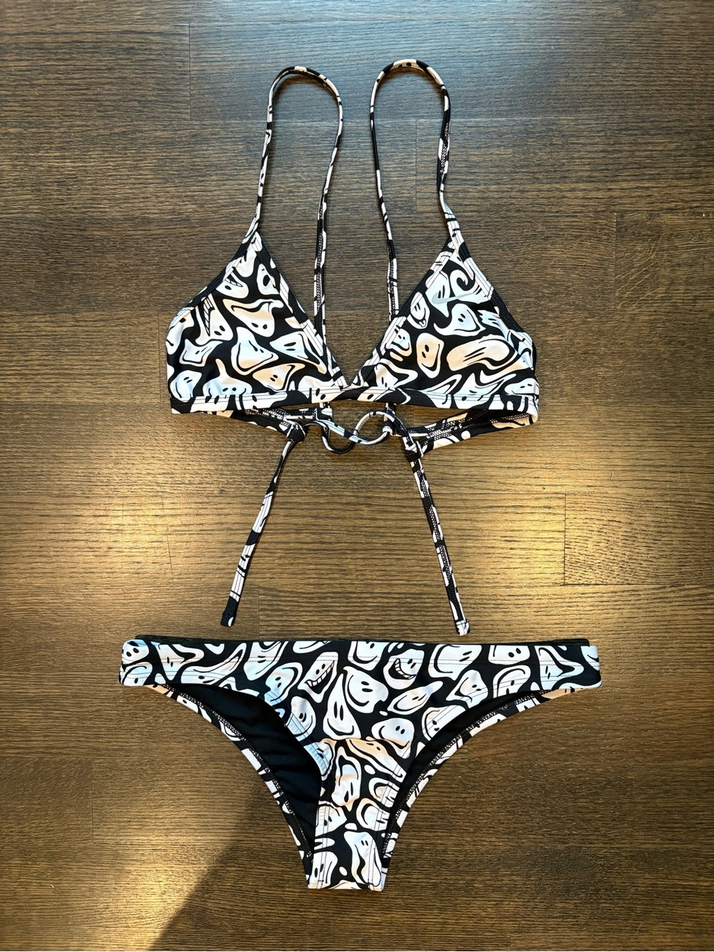 Nike Women's Black/White Smiley Triangle Bikini Set, top M, bottom XL